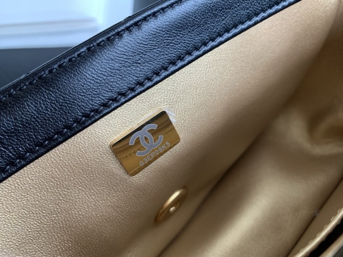 Handbag Chanel size 20 cm