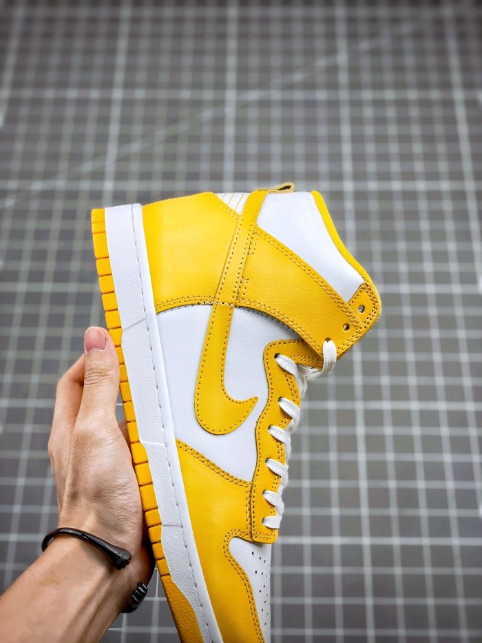 Nike Dunk High Dark Sulfur (W)