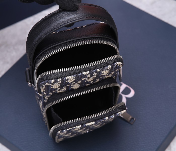 Handbag Dior 93326 size 10*17*5 cm