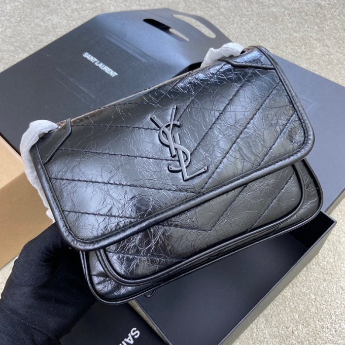 Handbags SAINT LAURENT 533037 size 22×16.5×12 cm