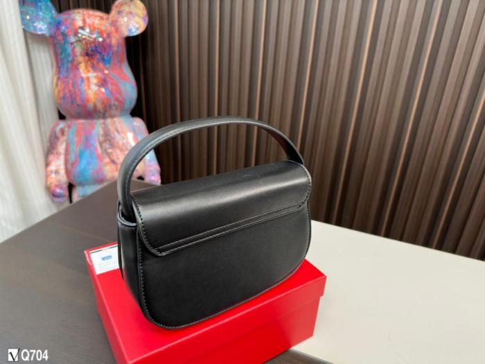 Handbag Diesel 4913 size 20*13*5.5 cm