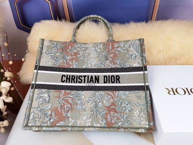 Handbag Dior size 41.5X35X18 cm