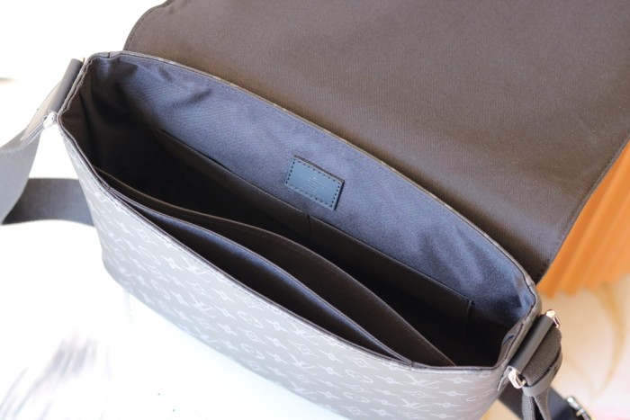 Handbag Louis Vuitton M44000 size 25.0x 22.0x 8.0 cm M44001 size 31.0 x 27.0 x 8.0 cm