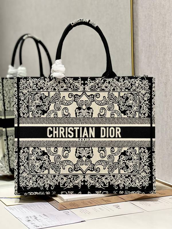 Handbag Dior 1286 size 42×35×18.5 cm