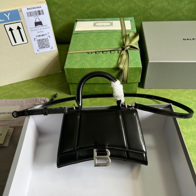 Handbag Gucci 5928331 size 19*13*8 cm