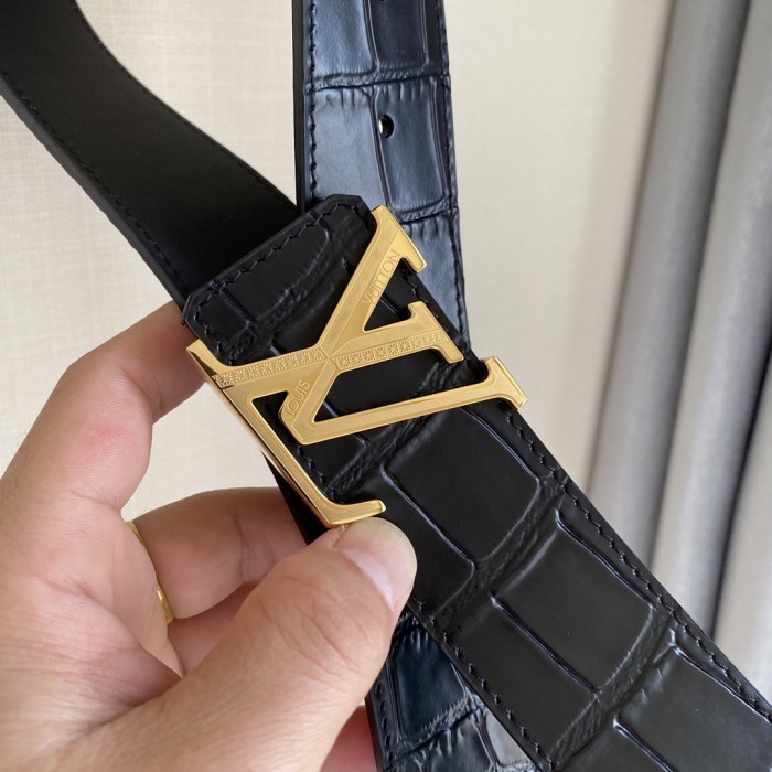 Louis Vuitton Belt 12 (width 4cm)