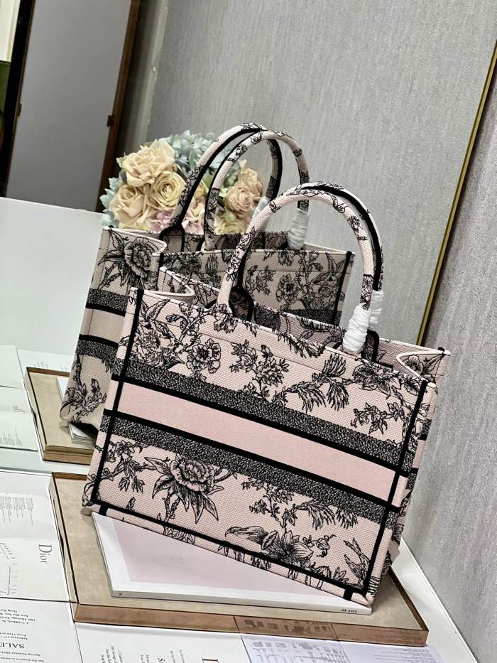 Handbag Dior 1286 size 36×28 cm