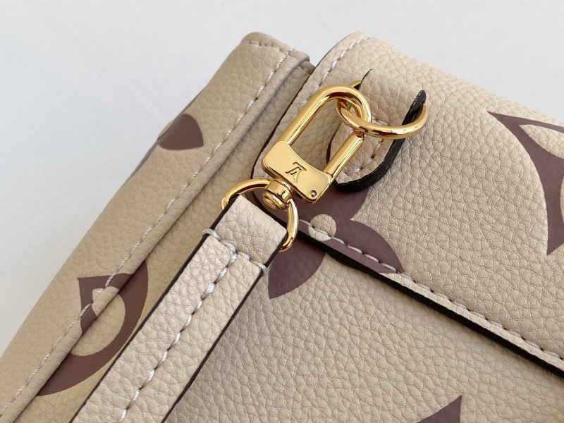 Handbag Louis Vuitton M80738 size 13 x 19 x 8 cm