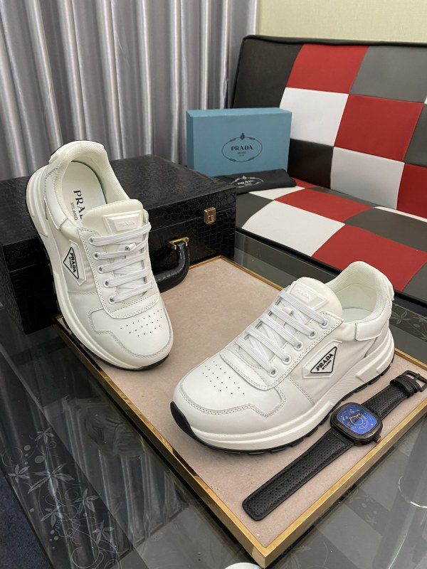 Prada Low Top sneaker 10