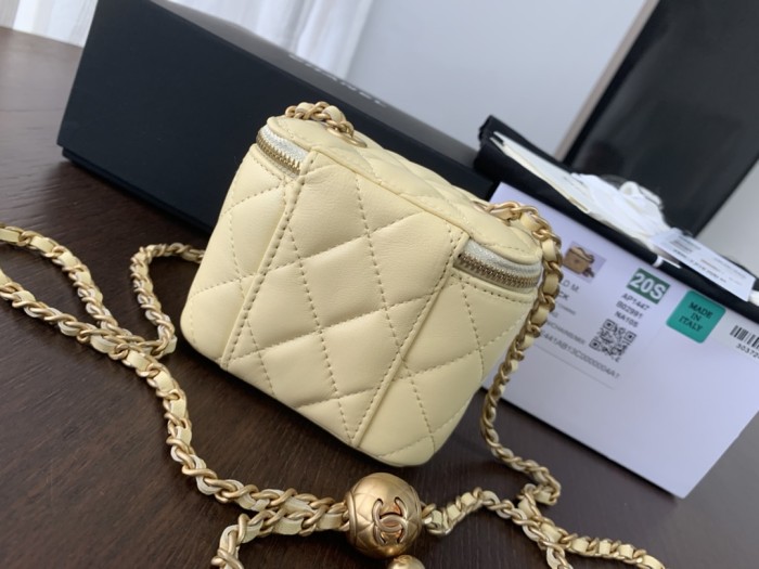 Handbag Chanel size 8.5cmx11cmx7 cm