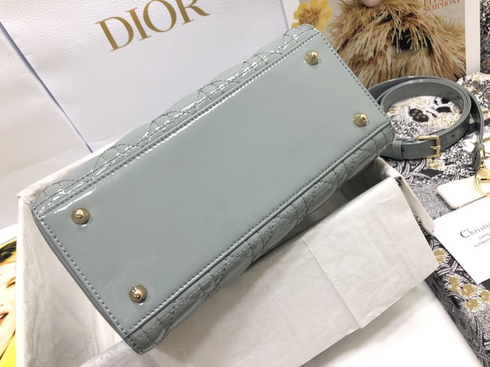 Handbag Dior M0565 size 24×20×11 cm