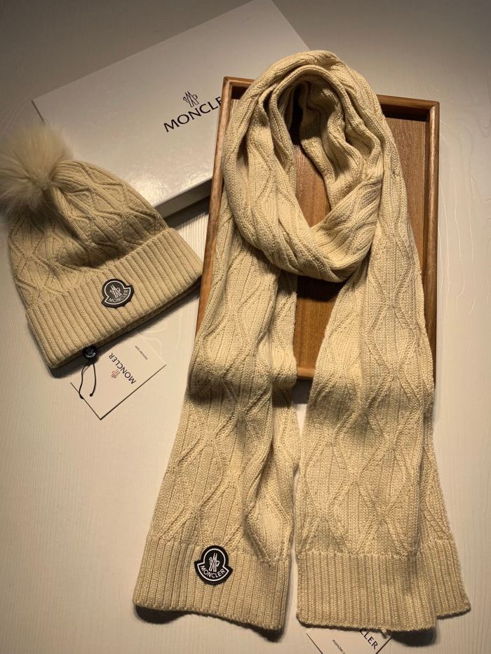 Hat & Scarf Moncler 1