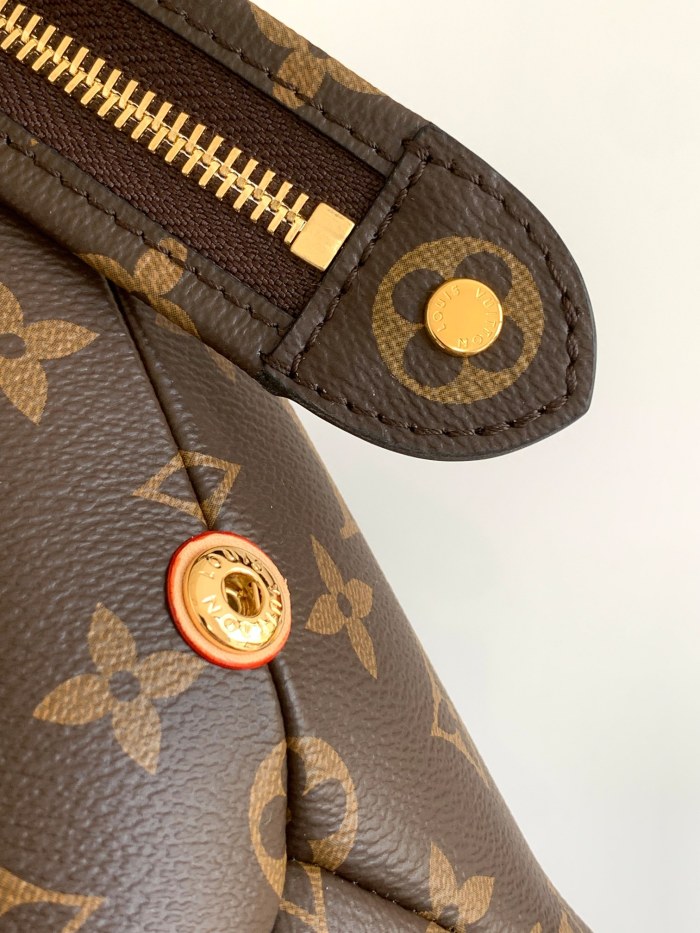 Handbag Louis Vuitton M45900 size 29x18x12.5 CM