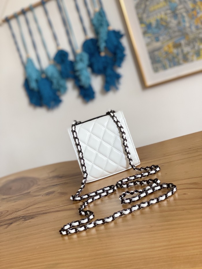 Handbag Chanel 88631 size 11 11 5 cm