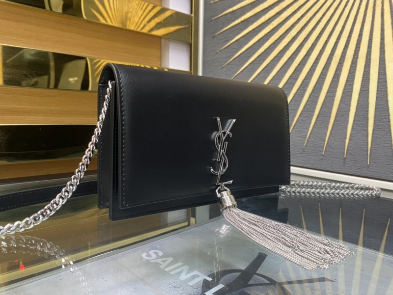 Handbags SAINT LAURENT 452159 size 19x12.5x4 cm