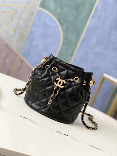 Handbag Chanel 2057 size 20*23*13 cm