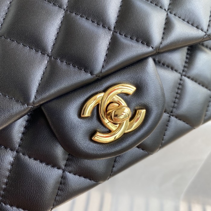 Handbag Chanel size 20 cm