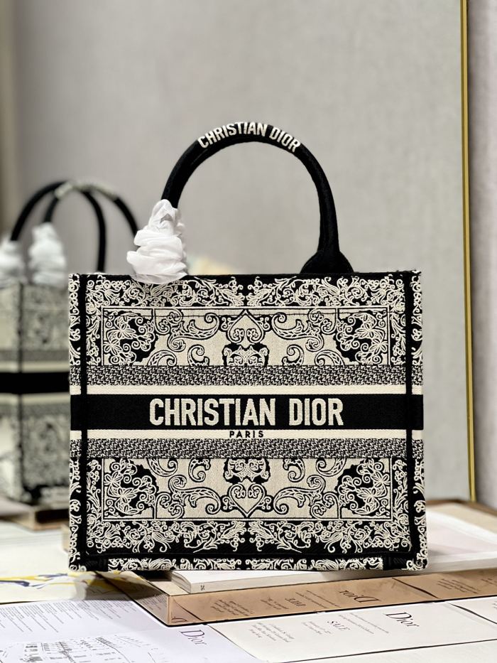Handbag Dior 1265 size 26.5×21×14 cm