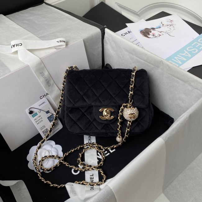 Handbag Chanel size 17 cm