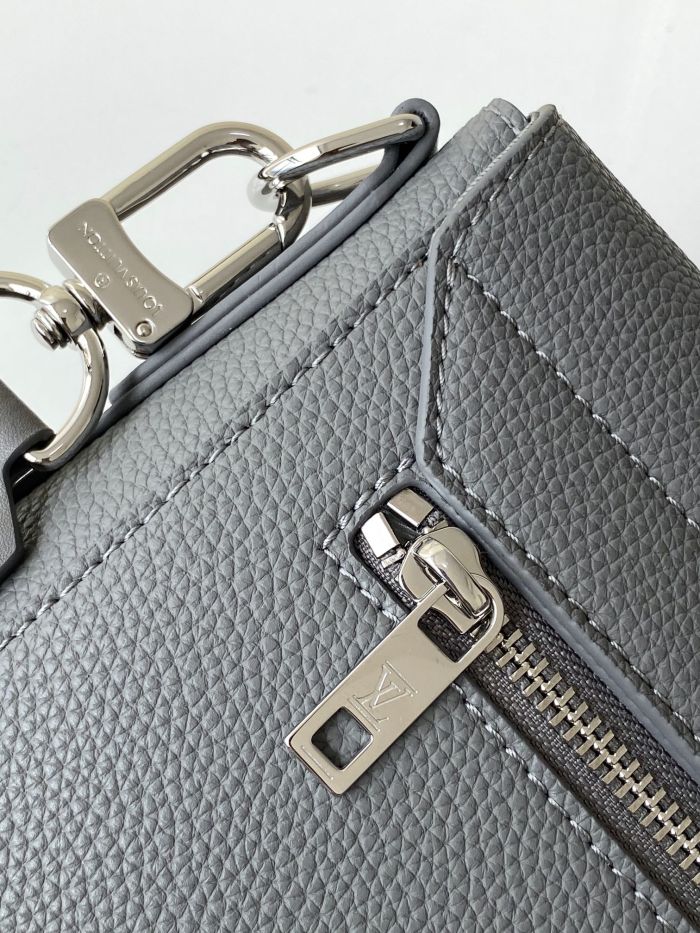 Handbag Louis Vuitton M57080 size 28 x 24 x 10 cm