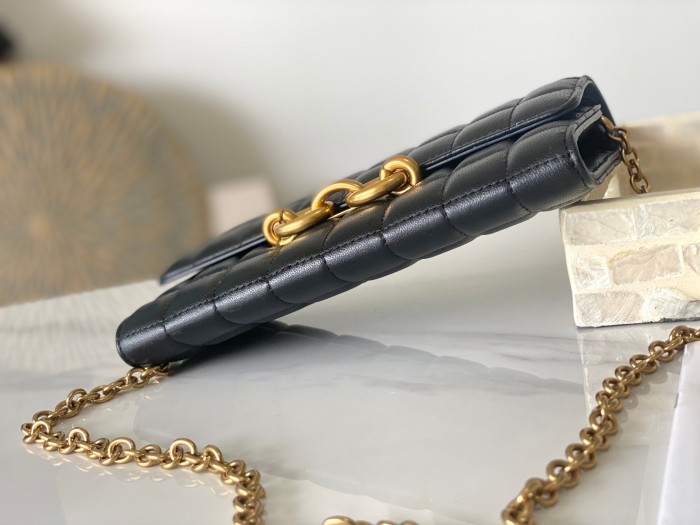 Handbags SAINT LAURENT 738109 size 19×11×4 cm