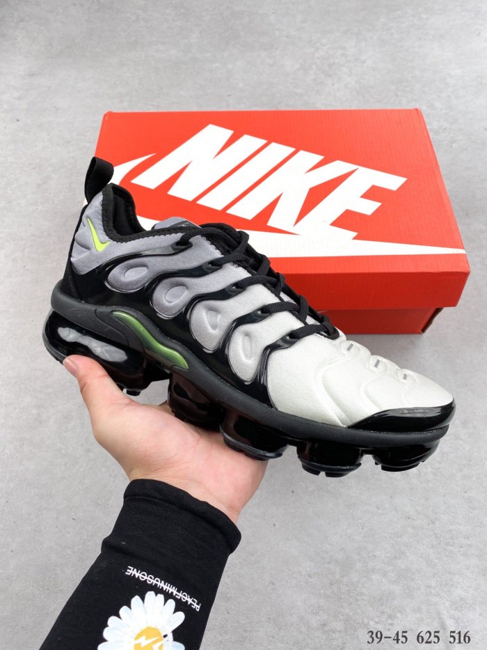 Nike Air VaporMax Plus Sneaker 30