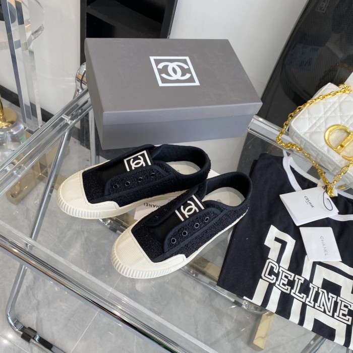 Chanel Flat canvas Sneaker 2