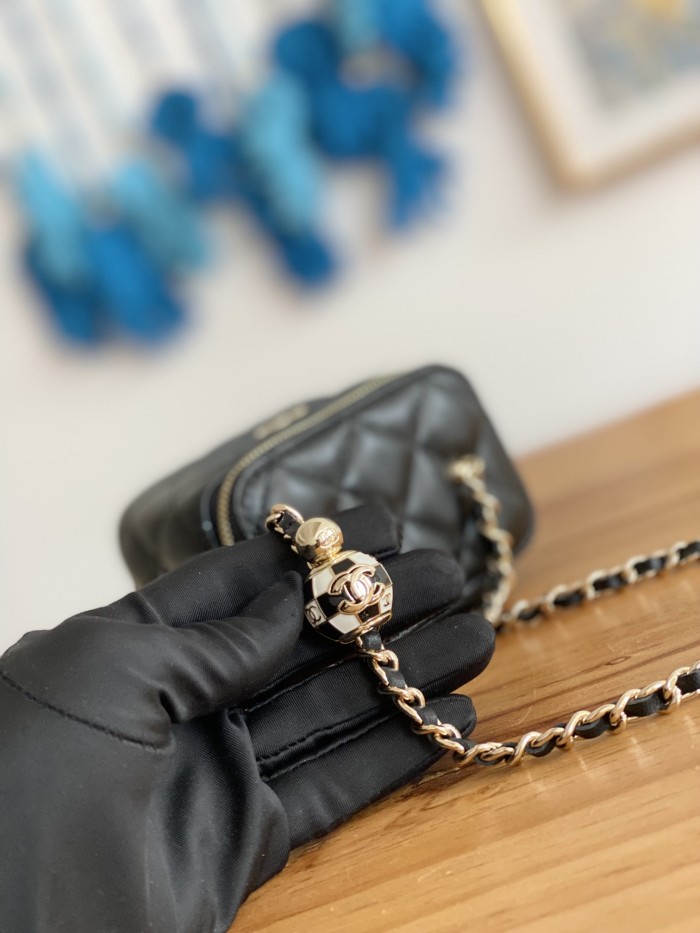 Handbag Chanel 81241 size 10.5 8.5 7 cm