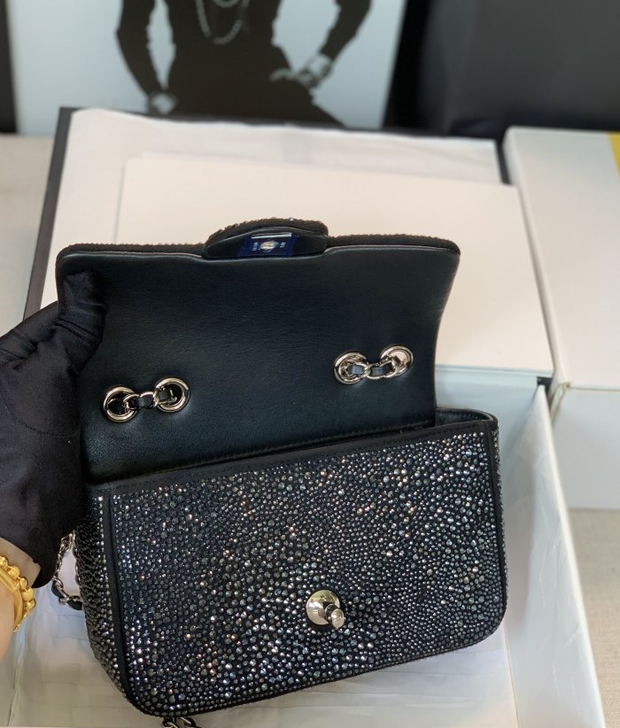 Handbag Chanel size 15.5x20x6 cm