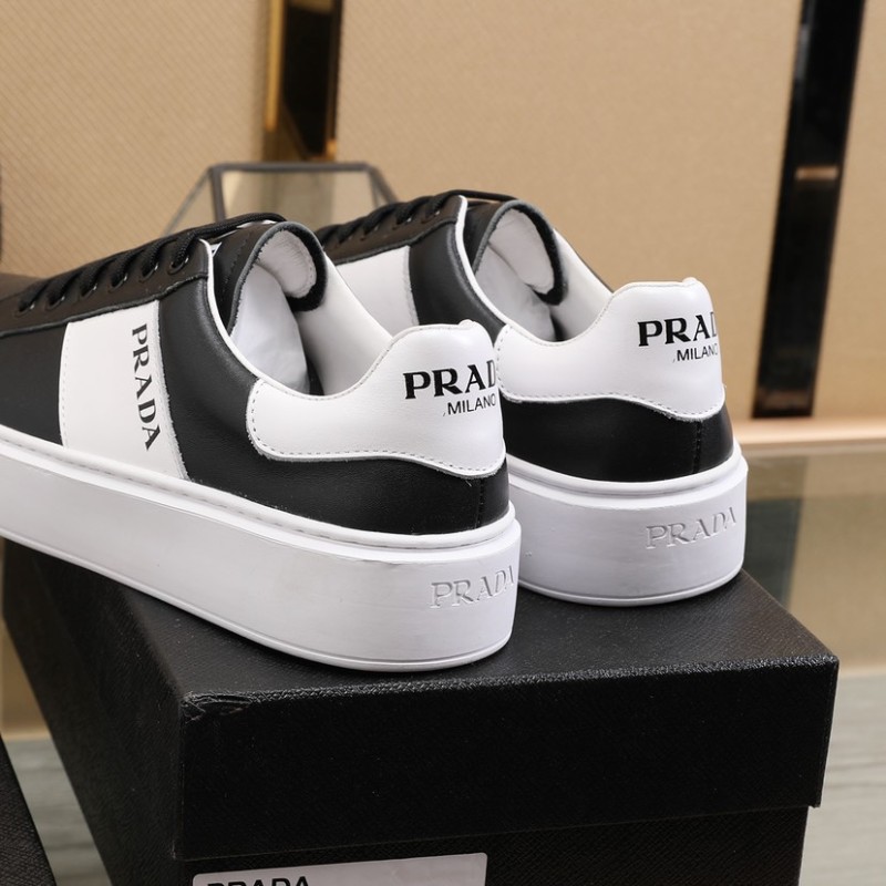 Prada Low Top sneaker 37
