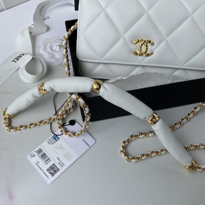 Handbag Chanel AP2236 size 19 cm.