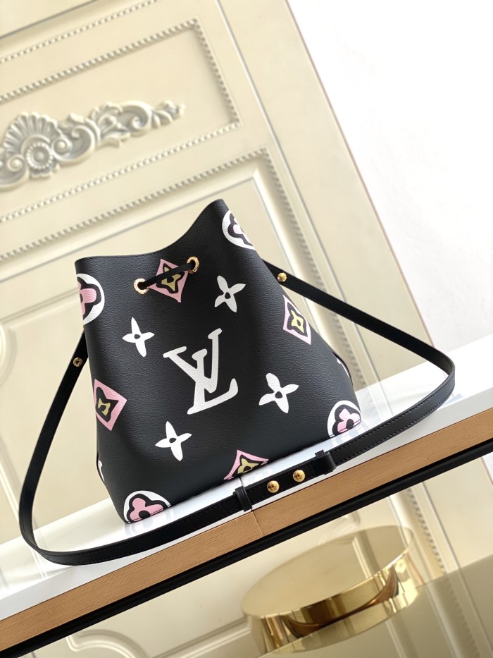 Handbag Louis Vuitton M45821 size 26.0 x 26.0 x 17.5 cm