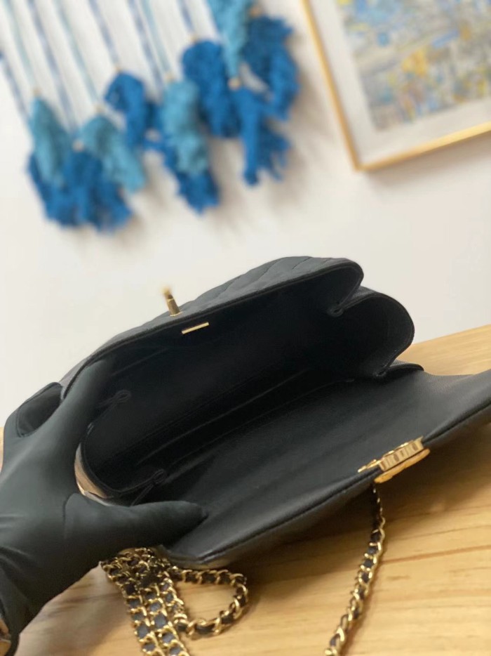 Handbag Chanel 3633 size 16*23*11.5 cm