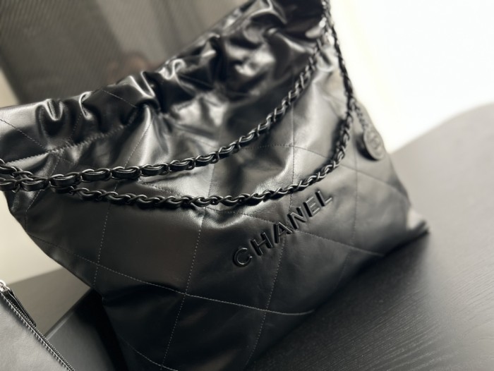 Handbag Chanel size 39cmx42cmx8 cm