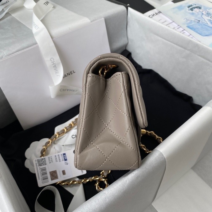 Handbag Chanel size 20 cm