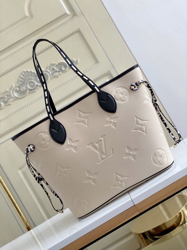 Handbag Louis Vuitton M58525 size 31 x 28 x 14 cm