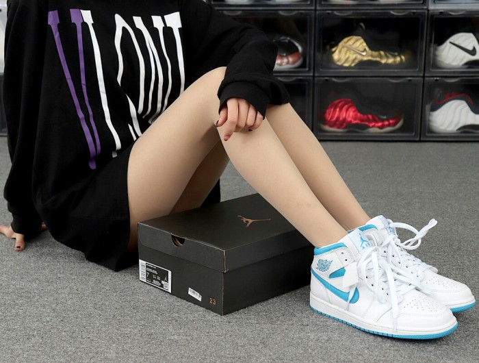 Jordan 1 Mid UNC (W)