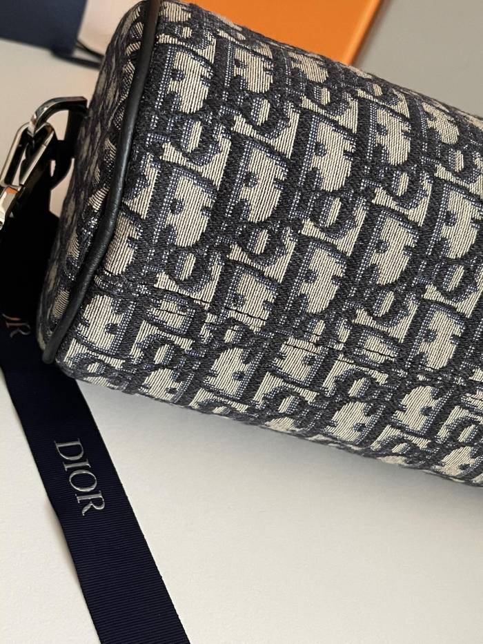 Handbag Dior 93304 size 21.3x12.5x12.5 cm