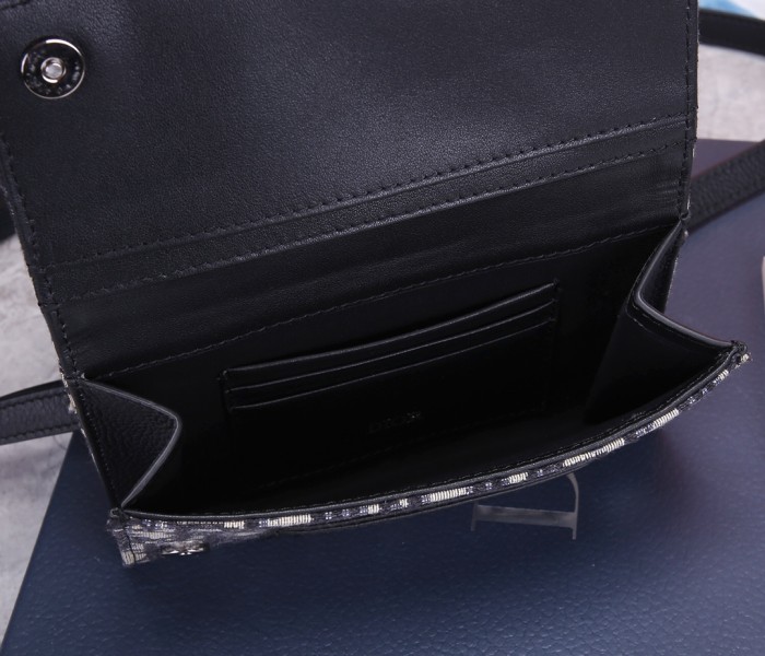Handbag Dior HZ832001 size 18/10/3 cm