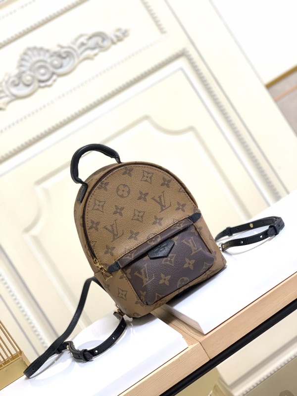 Handbag Louis Vuitton M41562 size 15x22x9 cm