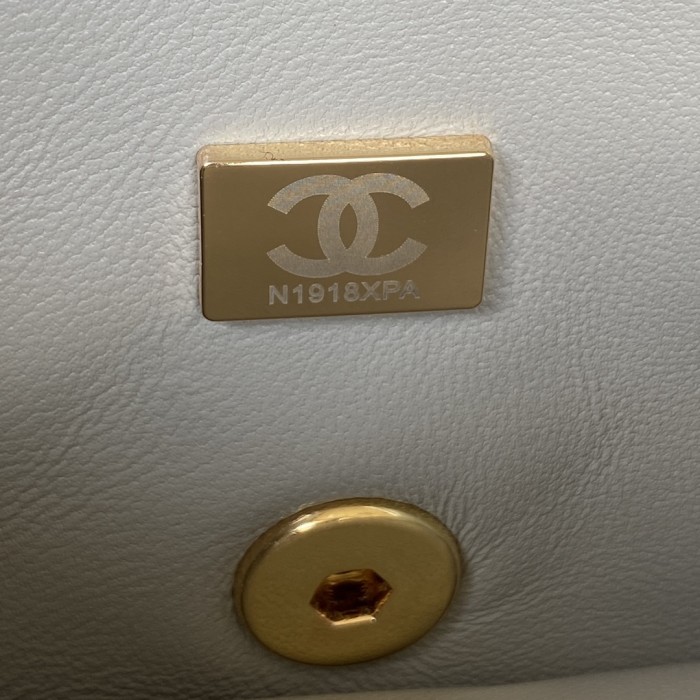 Handbag Chanel AS3365 size 17X8.5X11.5 Cm