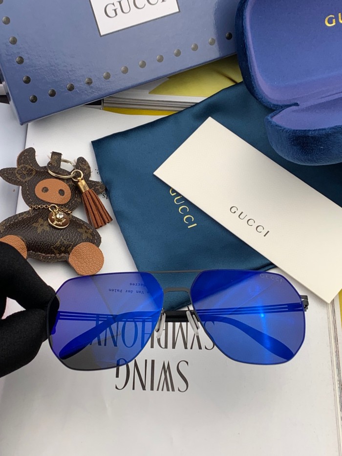 Sunglasses Gucci G7500