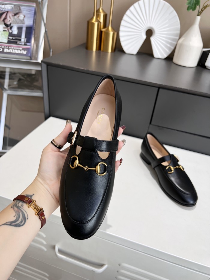 Gucci Women's maxi GG Gucci Jordaan loafer WOMEN 6