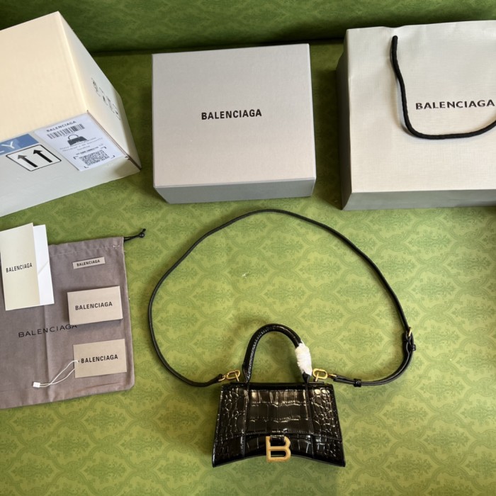 Handbag Gucci 5928331 size 19*13*8 cm