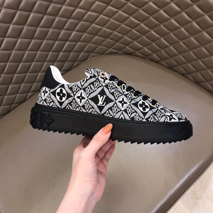 Louis Vuitton Low Top sneaker 44