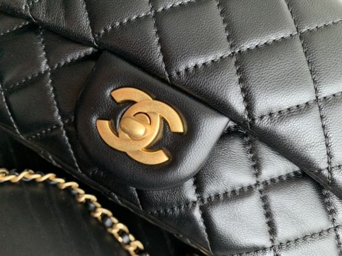 Handbag Chanel size 20 cm