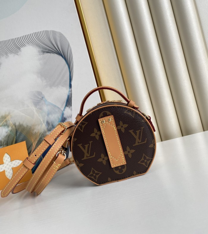 Handbag Louis Vuitton M44699 M68276 size 13×12×6.5cm