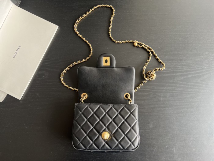 Handbag Chanel size 18 cm