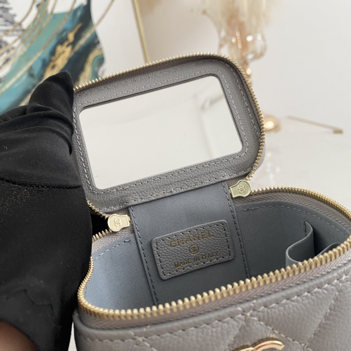 Handbag Chanel 81186 size 10.5-8.5-7 cm