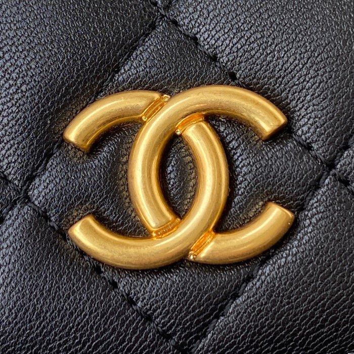 Handbag Chanel AP2549 size 8x10x3.2 cm